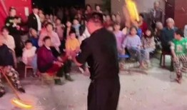 演出现场视频爆料违法吗,法律边界与道德考量